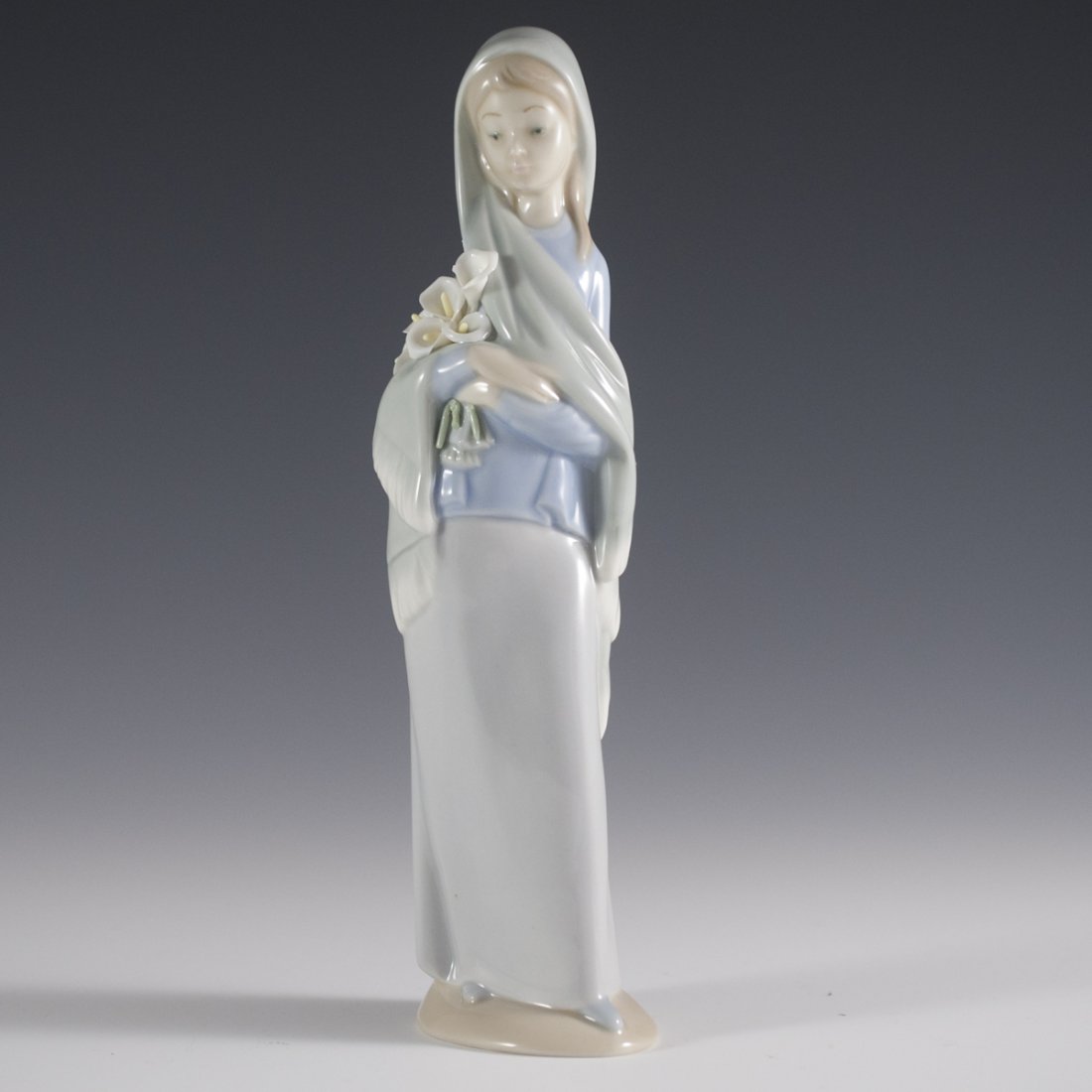 Lladro "Girl with Flowers" Figurine