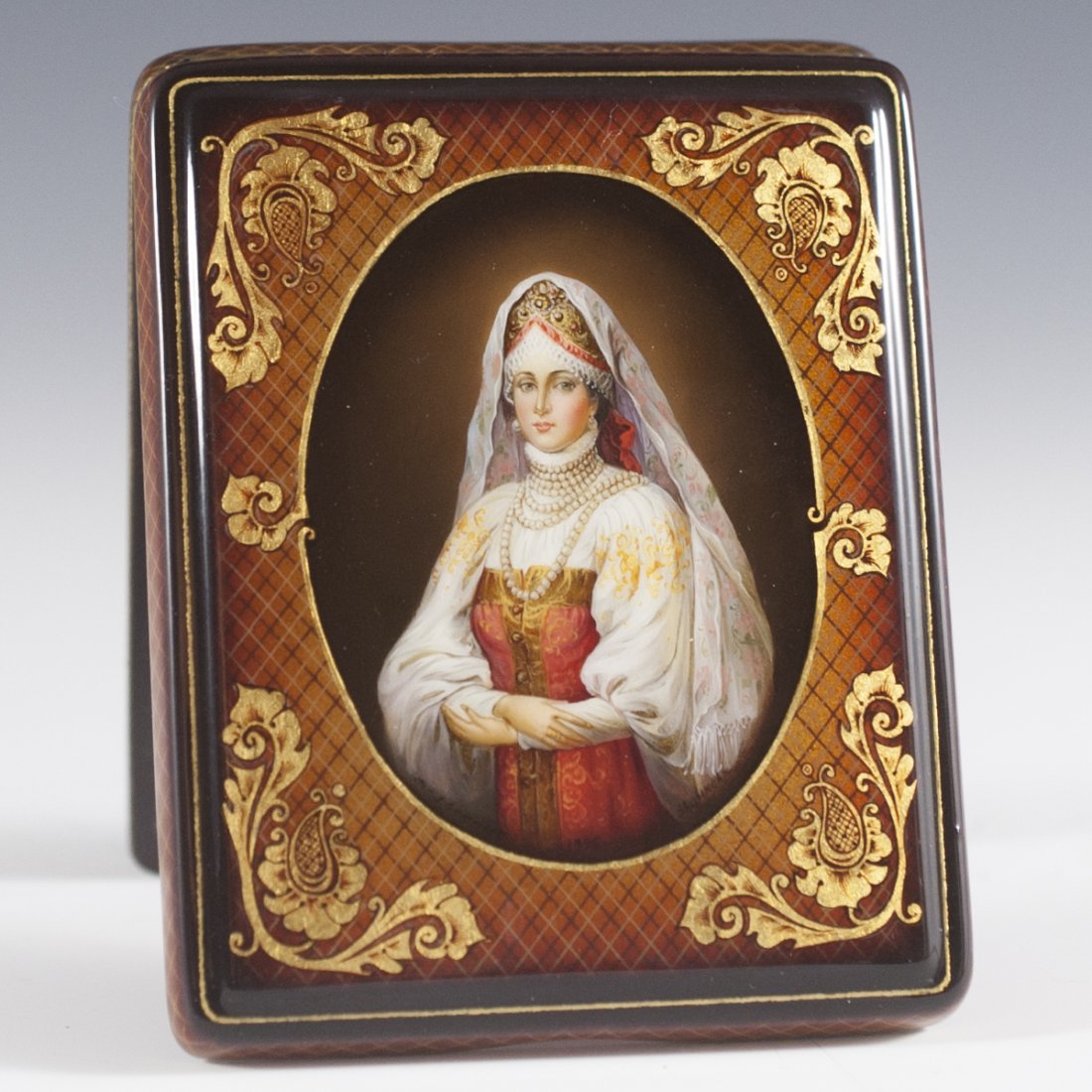 Fedoskino Pill Box "Princess Yusapova" (1 of 5)