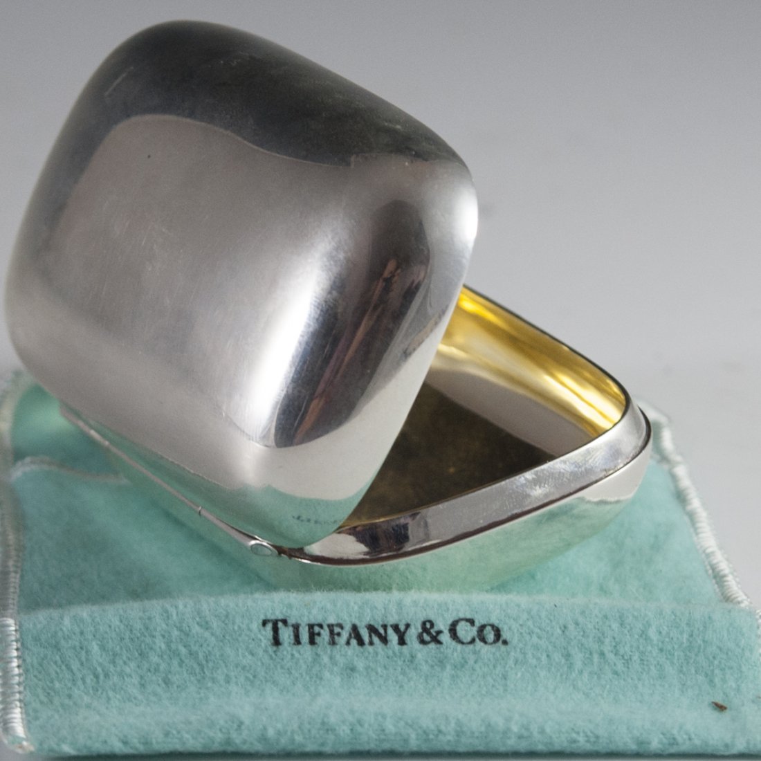 Tiffany & Co. Makers Sterling Pill Box (1 of 5)