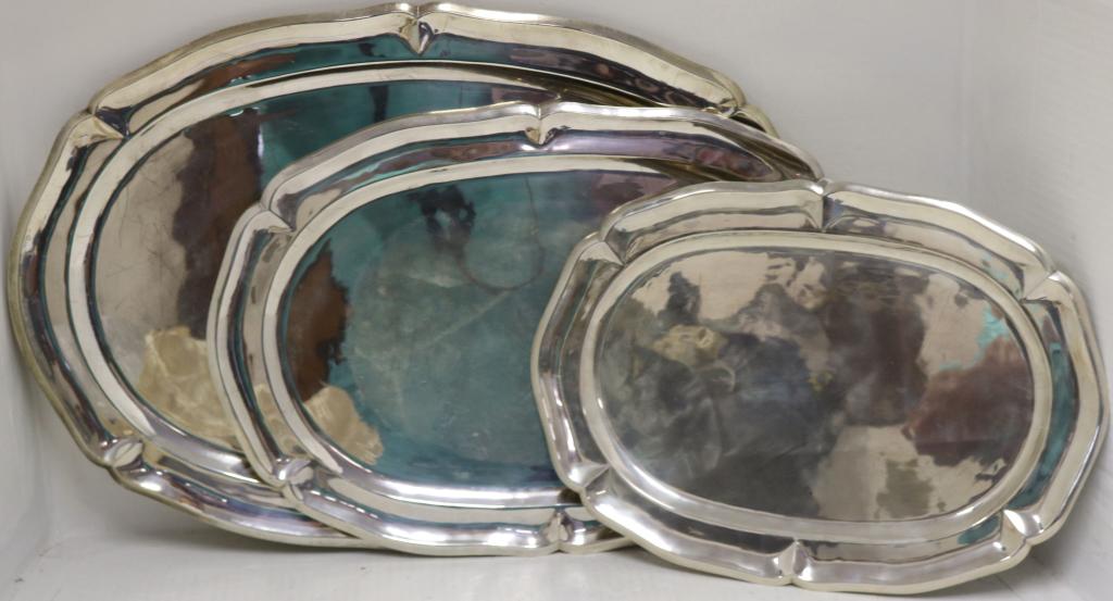NEST OF 3 MEXICAN STERLING SILVER SERVNG TRAYS: BY SANBORNS. MEASURING 16 1/4" X 24" TO 11 1/2" X 16 1/4". TRAYS SHOW KNIFE MARKS. MEXICO CITY, 20TH C. 137.5 OZT.