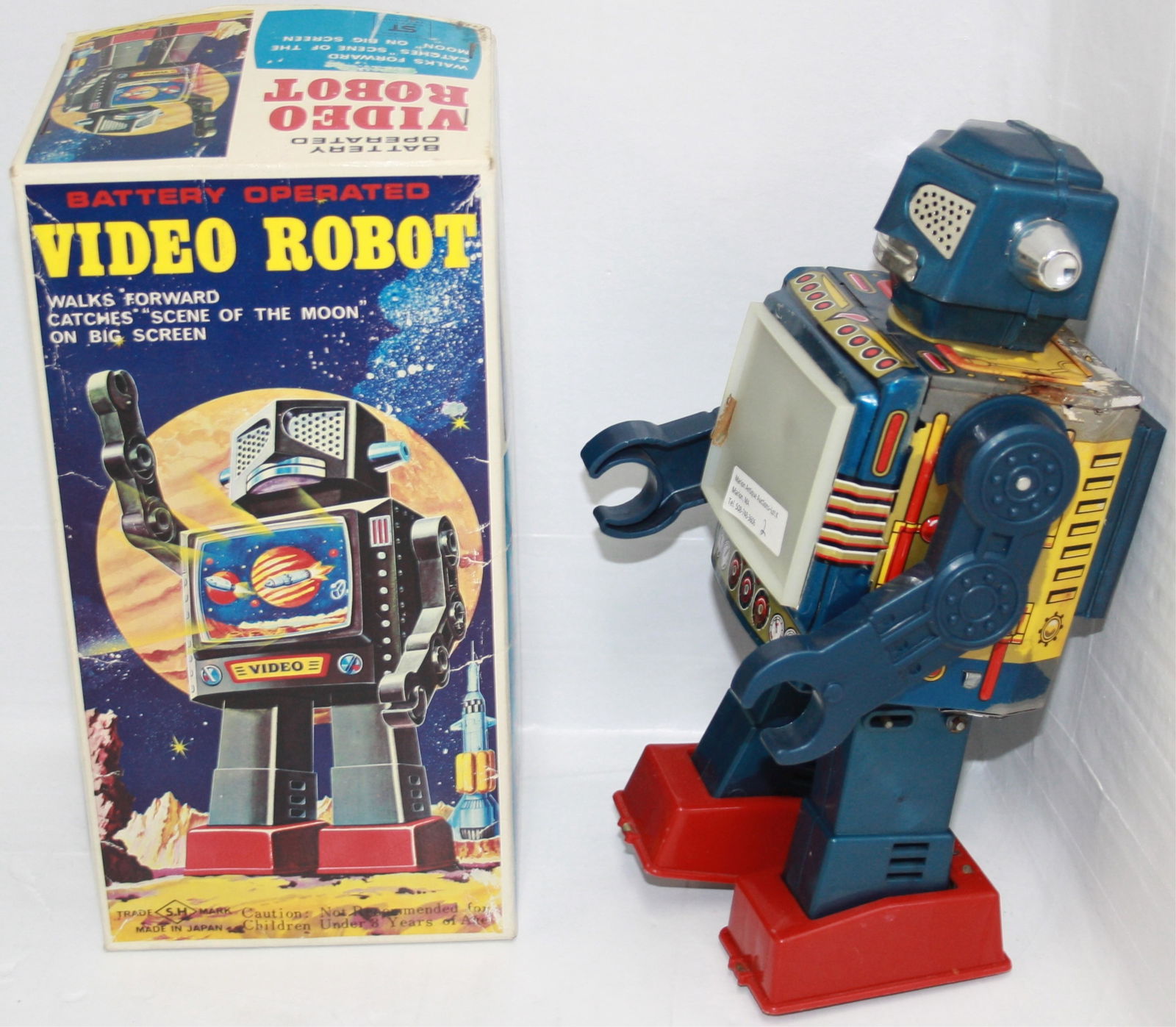 VIDEO ROBOT, BATTERY OPERATED. TRADEMARKED S.H. (1 of 6)