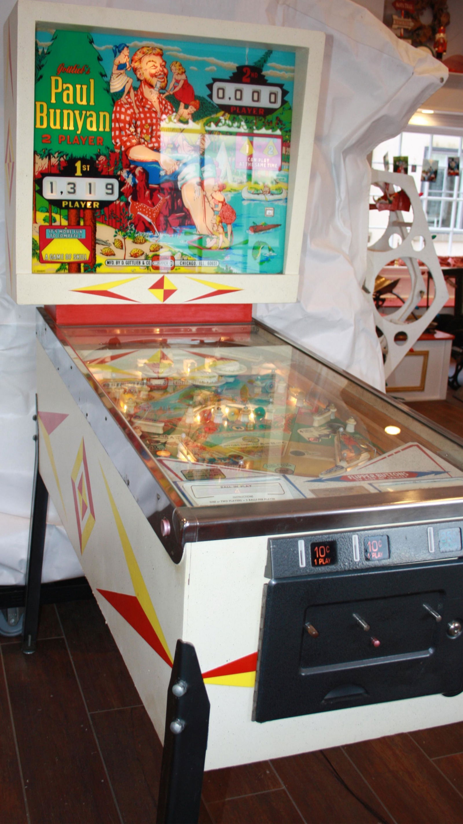 VINTAGE GOTTLIEB'S PAUL BUNYAN PINBALL MACHINE. (1 of 16)