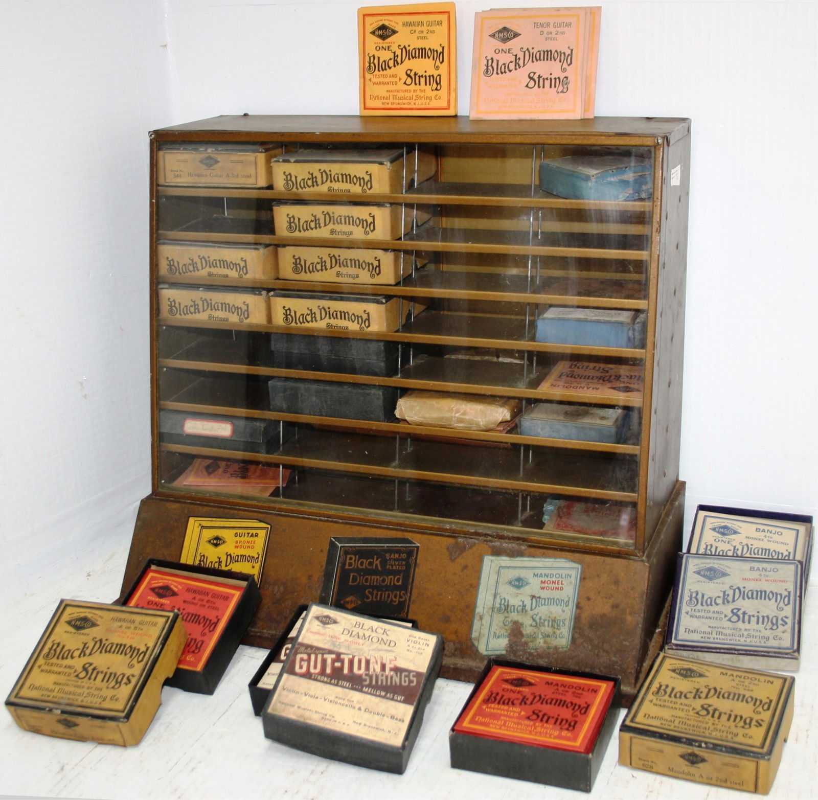 BLACK DIAMOND STRINGS ADVERTISING DISPLAY (1 of 3)