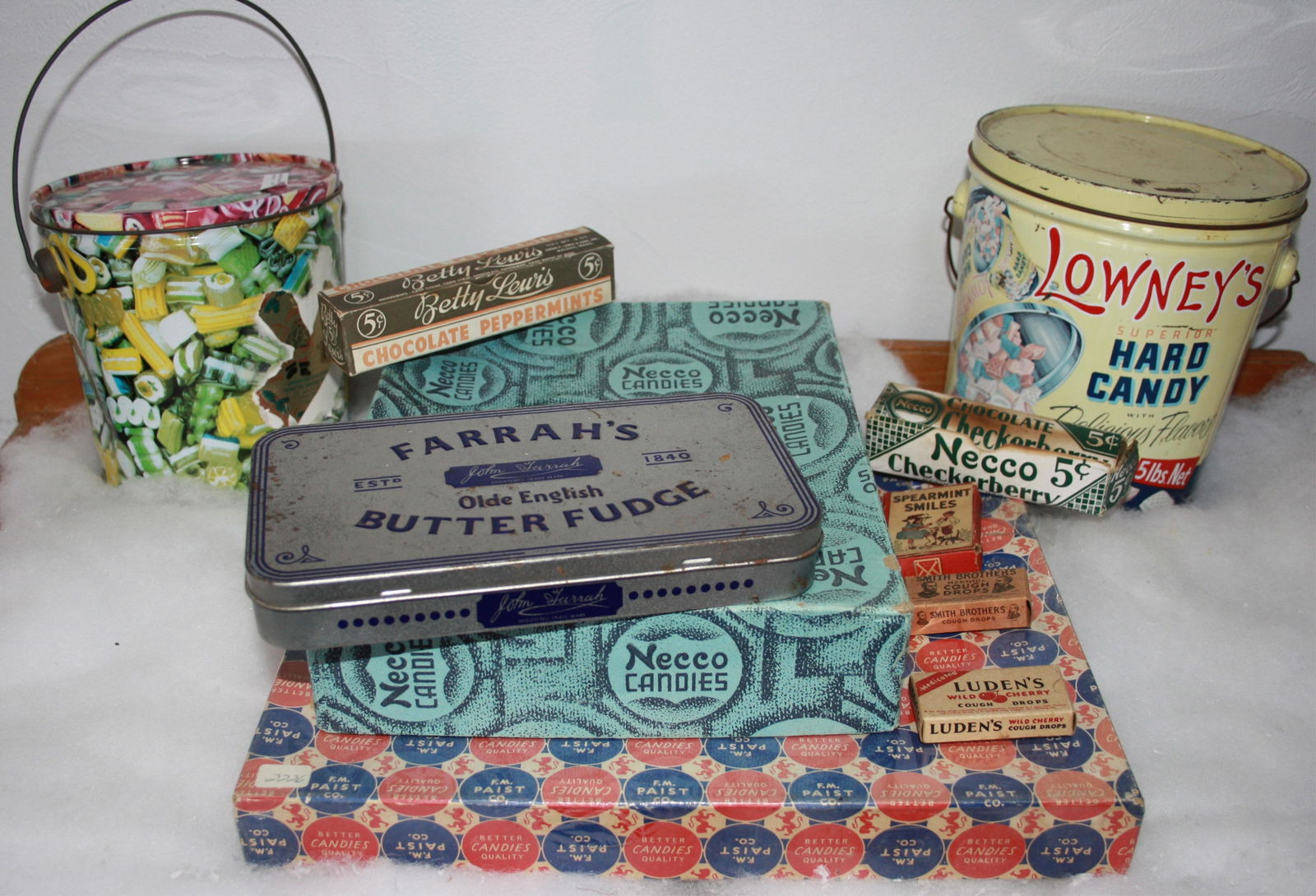 LOT OF 10 CARDBOARD AND METAL CANDY BOXES TO (1 of 5)