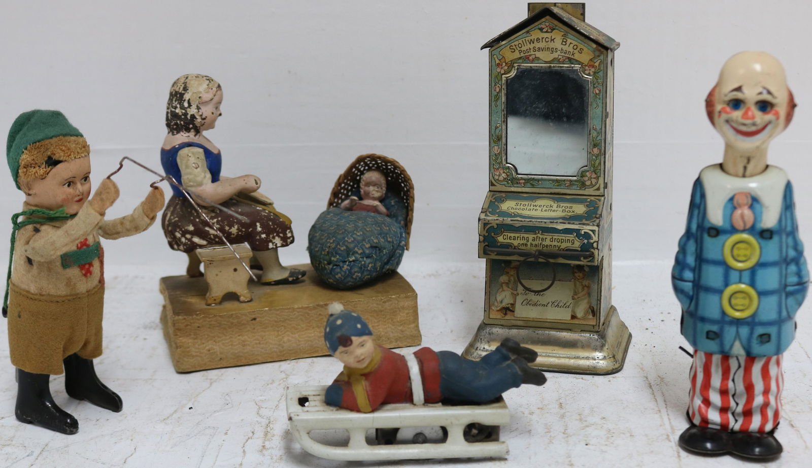 TIN LITHOGRAPH AND OTHER TOYS TO INCLUDE A GERMAN (1 of 3)