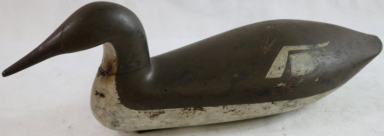RED BREASTED MERGANSER HEN, UNKNOWN MAKER,: PROBABLY NORTH SHORE, MASS. OR SOUTHERN MAINE, MOSTLY ORIGINAL PAINT, EARLY 20TH CENTURY, 7" HIGH, 18 1/2" LONG, 5" WIDE. PROVENANCE: GUYETTE & SCHMIDT.