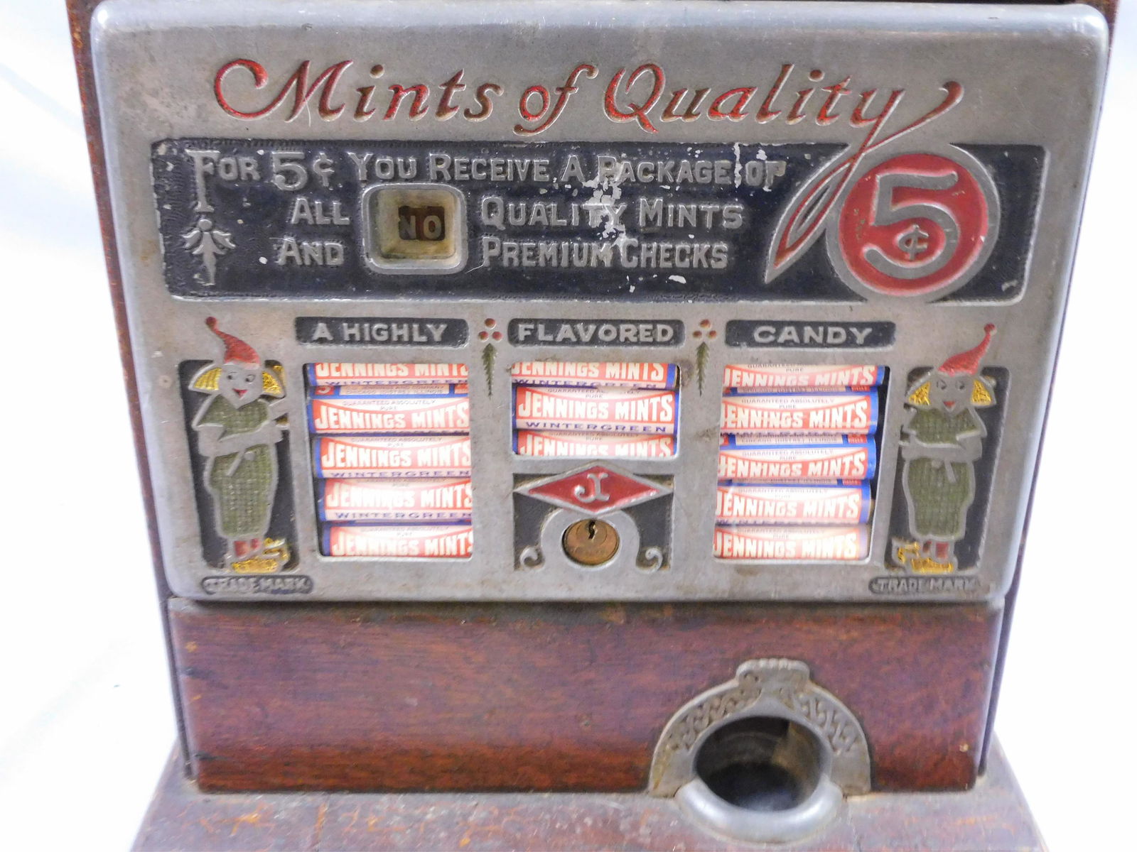 Mint vending machine, manufactured exclusively by: Leaf Brands Inc, Chicago, 5 cents, ca. 1950s. Marked mints of quality. Chrome plated case with glass container, unusual tray base with original key. Very good condition. Appears to be working. Slight