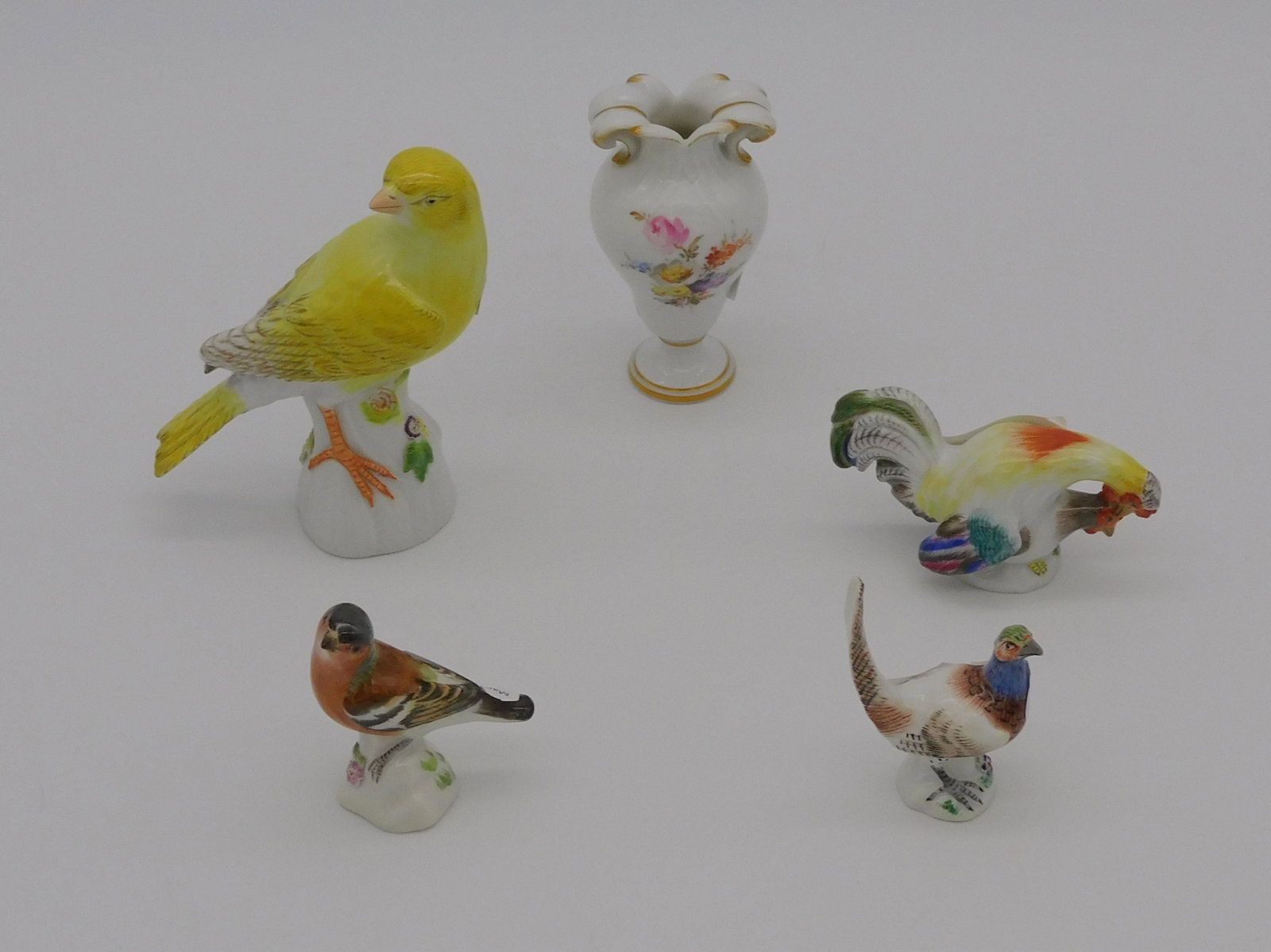 (5) Meissen porcelain pieces. Early 20th century.: To include: 4 birds. 1 3/4" to 4" high. One vase, 3" high. Good condition.