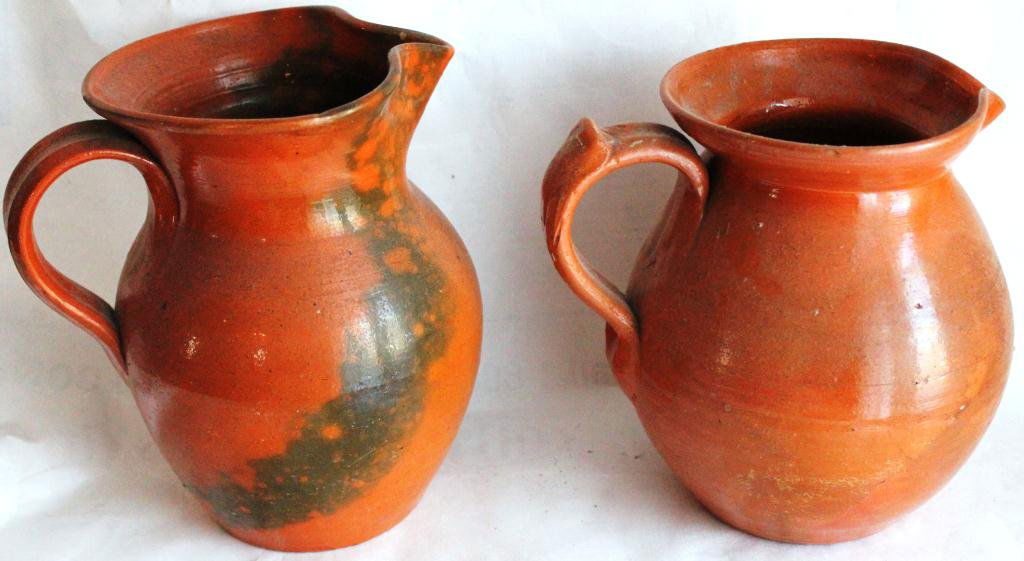 2 JUGTOWN HANDLED PITCHERS, 8” AND 8 ½”: HIGH