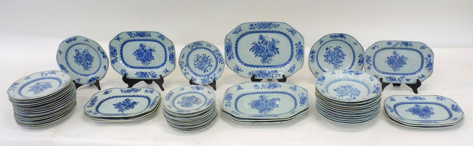 Chinese export porcelain dinner service, blue and (1 of 6)