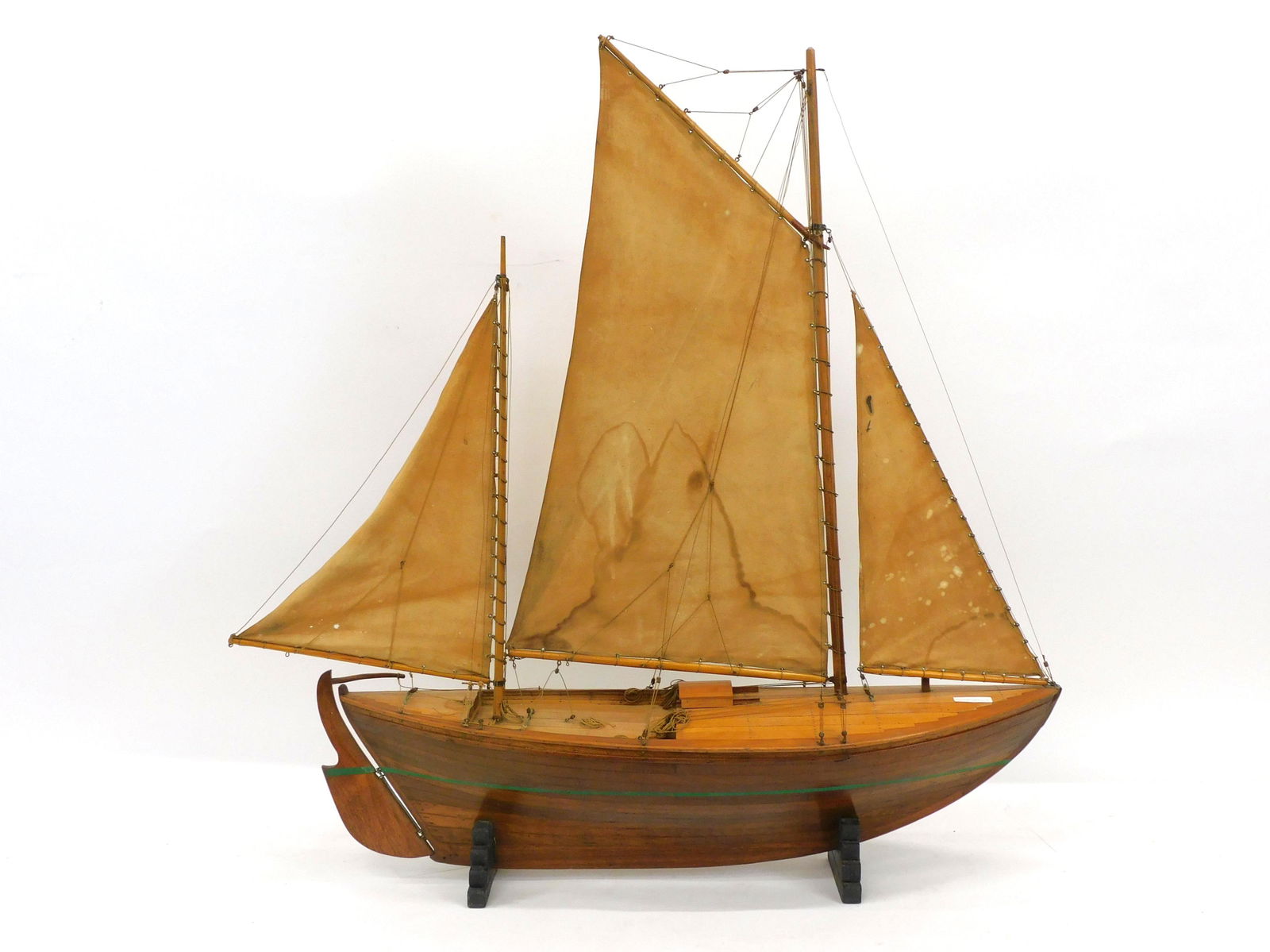 Model sailing yacht, 19th/20th century, mahogany (1 of 2)