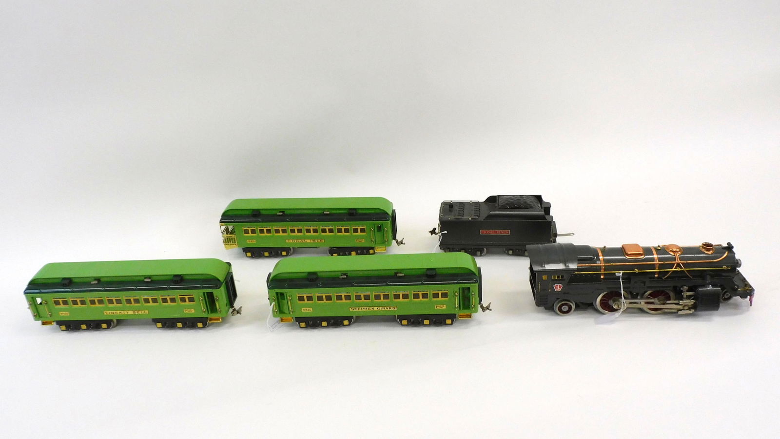 (5) piece Lionel Standard Gauge train set, (1 of 5)