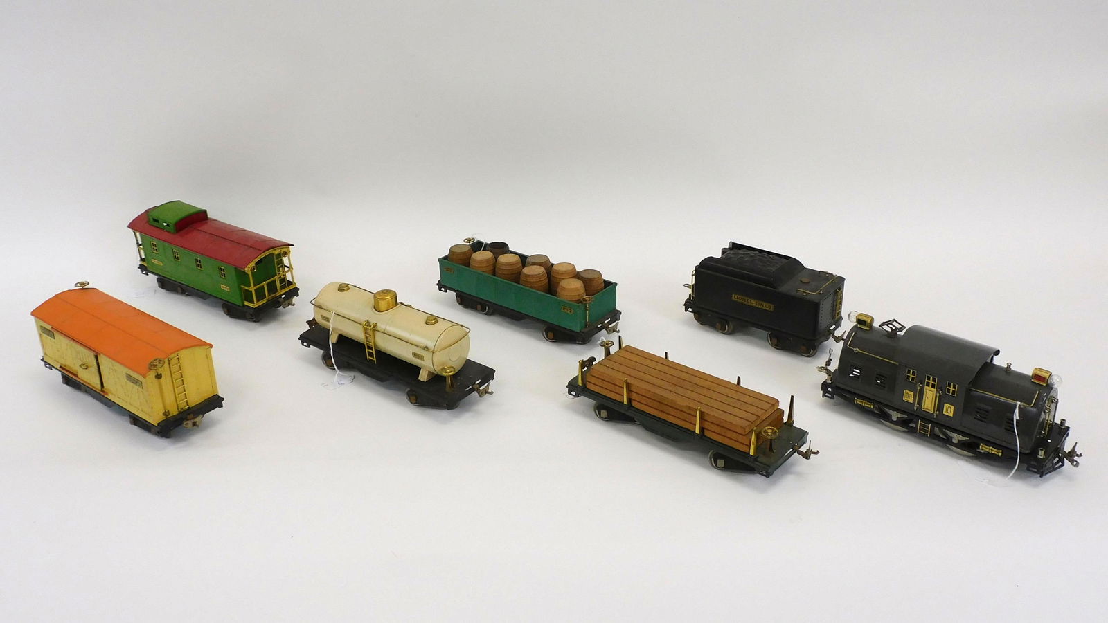 (7) piece Lionel Standard Gauge train set, #384T (1 of 5)