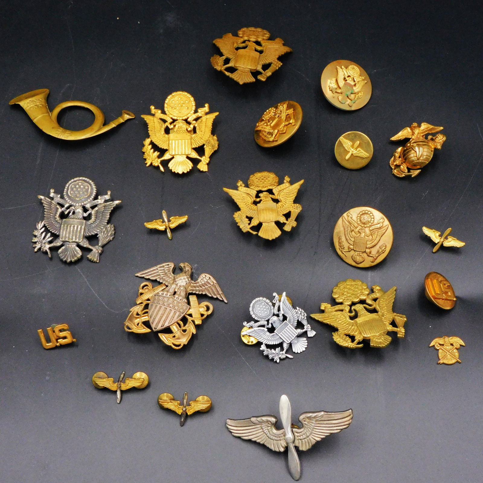 (20) World War II cap badges. One set of pilot (1 of 1)
