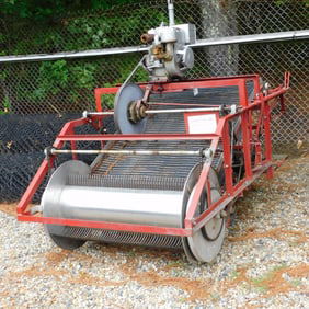 1962 Getsinger Picker, Cranberry Picker
