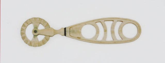 Scrimshaw Pie Crimper