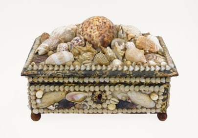 Jewelry Box with Decorated Shell Design