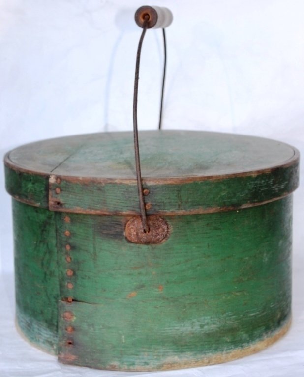 19TH C ROUND COVERED PANTRY BOX, ORIGINAL GREEN: PAINT; IRON BAIL HANDLE; GOOD CONDITION; 5" HIGH; 11" DIAMETER.