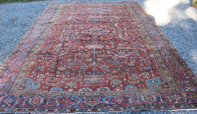 EARLY 20TH C HERIZ ROOM SIZE RUG, OVERALL: GEOMETRIC AND FLORAL DESIGN. SHOWS SUBSTANTIAL WEAR TO ONE END, 8' 4" X 11' 9".