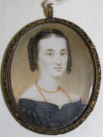 MINIATURE PORTRAIT ON IVORY, EARLY 19TH C,: PORTRAIT OF A YOUNG WOMAN WITH GOLD NECKLACE, OVAL FRAME 3" X 2 1/2". THERE IS NO LOCK OF HAIR IN THE REAR COMPARTMENT.