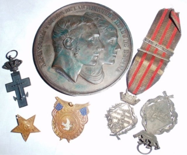 LARGE BRONZE MEDALLION, 4" DIAMETER,: COMMEMORATINGTHE MARRIAGE OF THE KING OF SPAIN ALFONSO XII, SIGNED R. NONEY Y GALVEZ, ALONG WITH 5 SPANISH MEDALS FROM THE LATE 19TH CENTURY. ONE IS 1899 MAXIMO GOMEZ. TWO ARE FOR THE DEFENSE OF PATRI