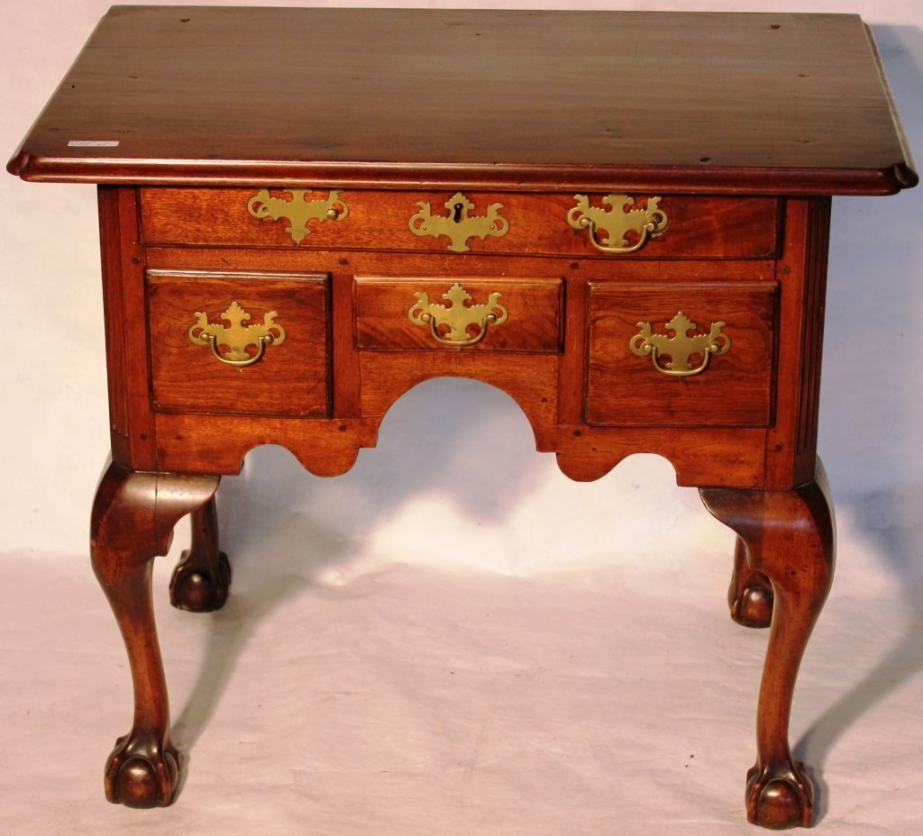 AMERICAN CHIPPENDALE DRESSING TABLE, MAHOGANY (1 of 3)