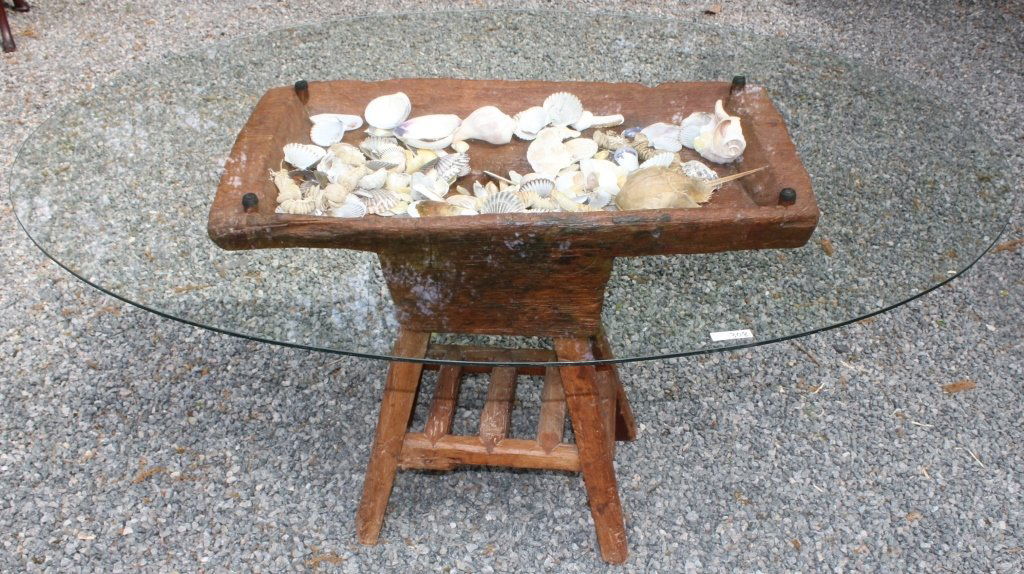 PRIMITIVE CARVED WOODEN TRENCHER ON SPLAY (1 of 2)