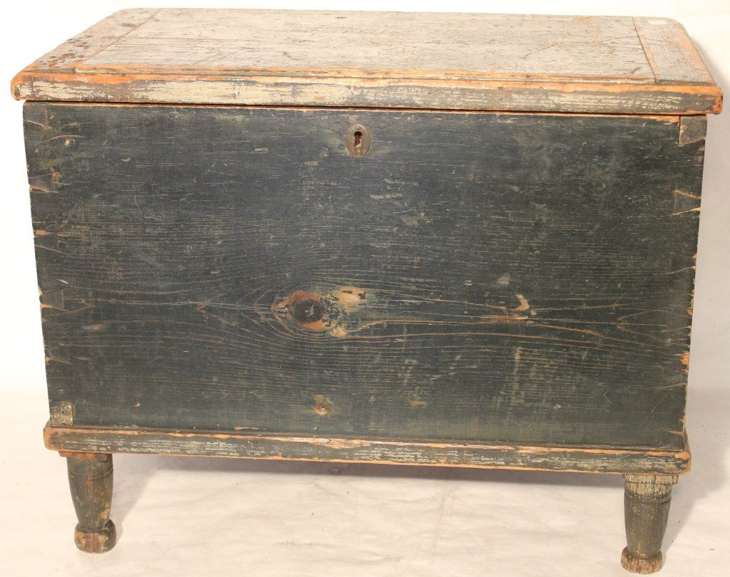 19TH C DOVETAILED MINIATURE BLANKET CHEST ON LEGS (1 of 2)