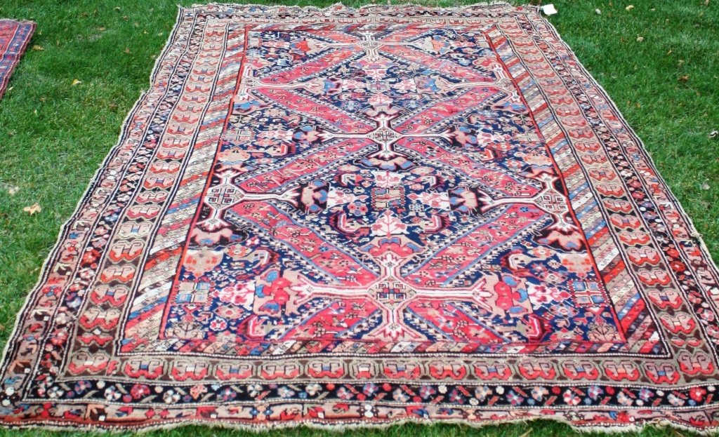 EARLY 20TH C CAUCASIAN, SMALL ROOM SIZE WITH: OVERALL GEOMETRIC DESIGN. SHOWS SEVERAL AREAS WITH REPAIRS (SEE PHOTO). ALSO AREAS OF LOW PILE WITH SOME ROUGHNESS TO BORDERS. 6' 7" X 11' 1".