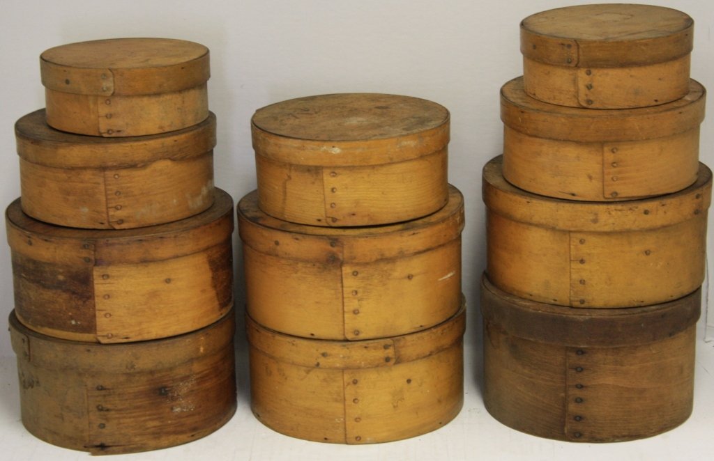 LOT OF LATE 19TH C ROUND PANTRY BOXES IN: ORIGINAL FINISH. 2 1/2" X 4 1/2" HIGH, 5 1/2" TO 7 1/4" DIAMETER. FROM A BLOCK ISLAND ESTATE.
