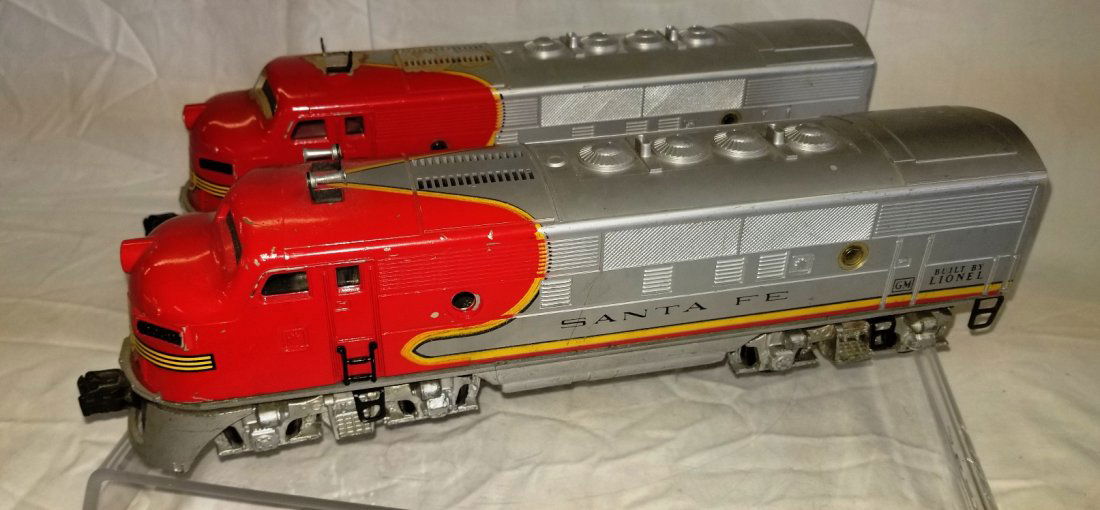 2 Lionel Santa Fe Locomotives 2353-20 (1 of 4)