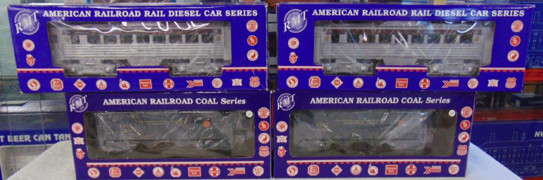2 American Railroad Diesel Locos & 2 Coal Hoppers (1 of 1)