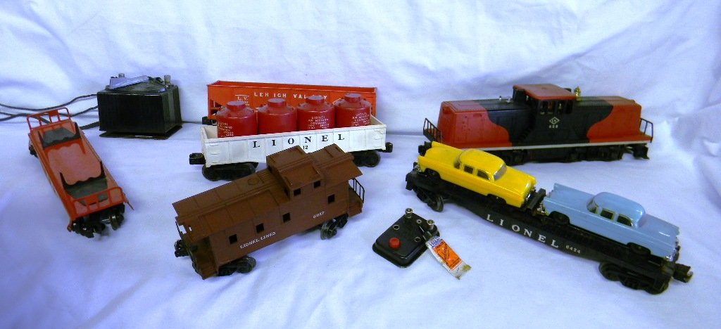 Lionel Train set LV 625 Diesel Switcher, Cars, Caboose, (1 of 2)