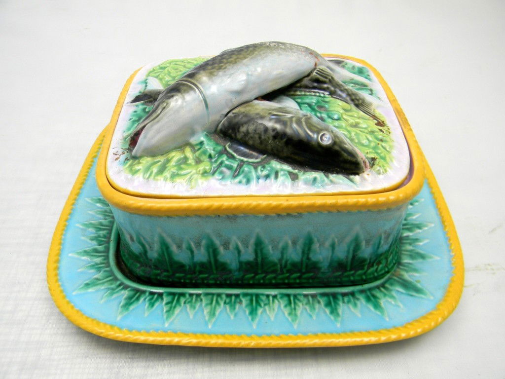 Unsigned George Jones Sardine Box with Separate Und: Unsigned George Jones Sardine Box with Separate Under Plate