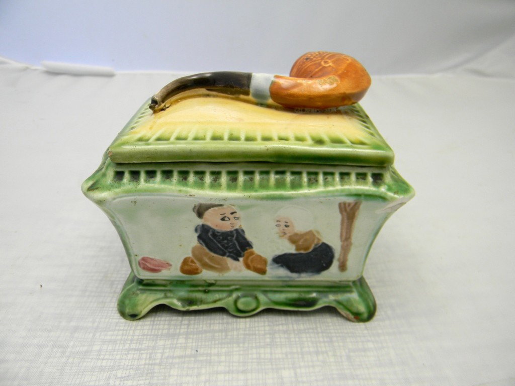 Majolica Humidor impressed with #9476 on bottom 3: Majolica Humidor impressed with #9476 on bottom 3 3/4" tall