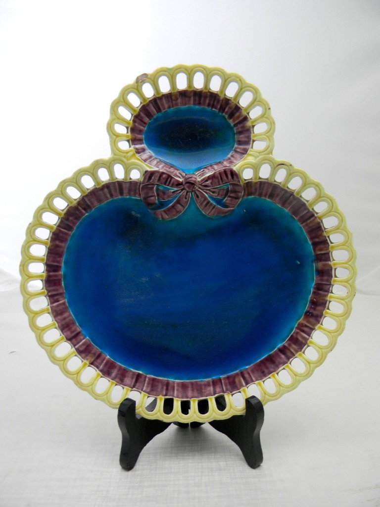Minton Strawberry Server 9 1/4": Minton Strawberry Server 9 1/4"