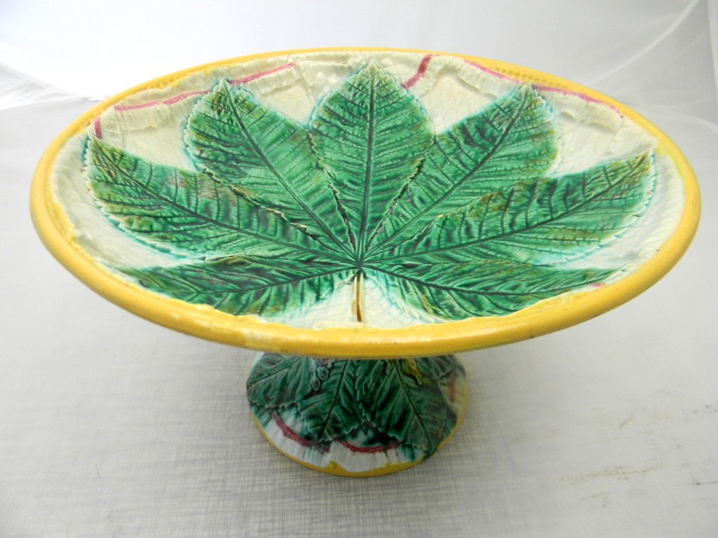 George Jones Chesnut Leaf on Folded Napkin Comport: George Jones Chesnut Leaf on Folded Napkin Comport 5 1/2" x 9 1/2"