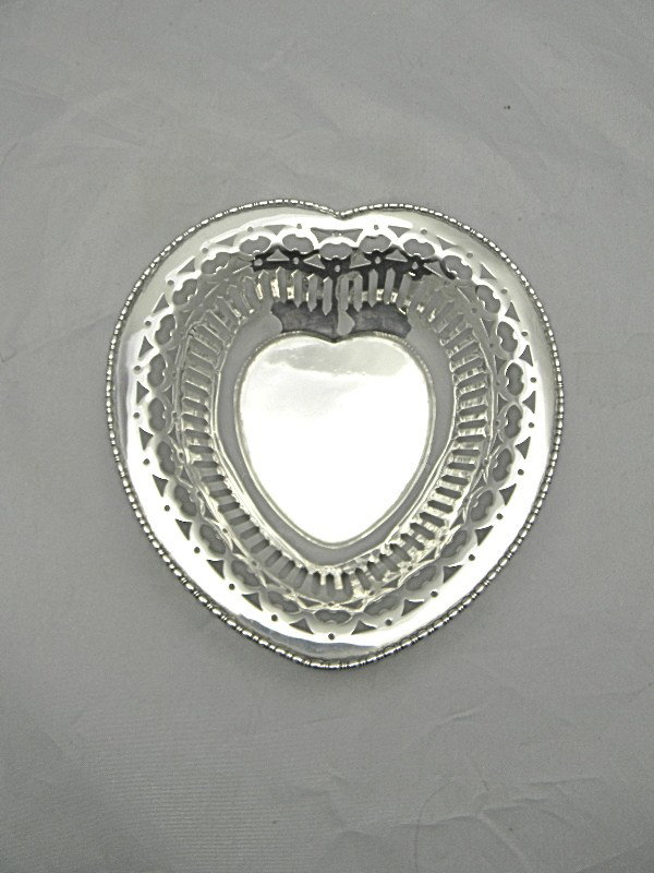 4 1/2" Black, Starr, & Frost Reticulated Heart Sha: 4 1/2" Black, Starr, & Frost Reticulated Heart Shaped Bowl 1.35ozt