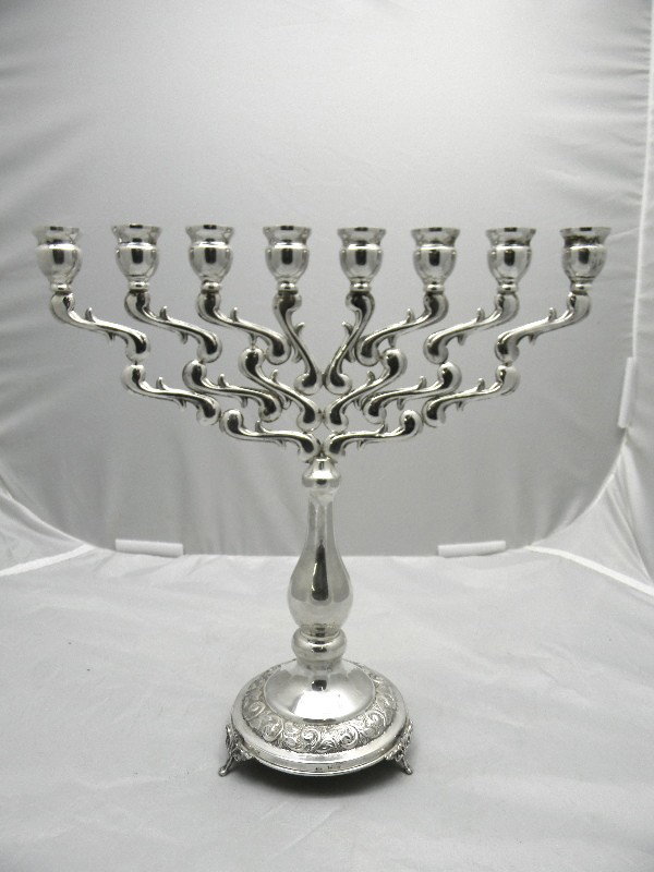 14 1/2" Continental Silver Menorah with Shamus 14.: 14 1/2" Continental Silver Menorah with Shamus 14.4ozt