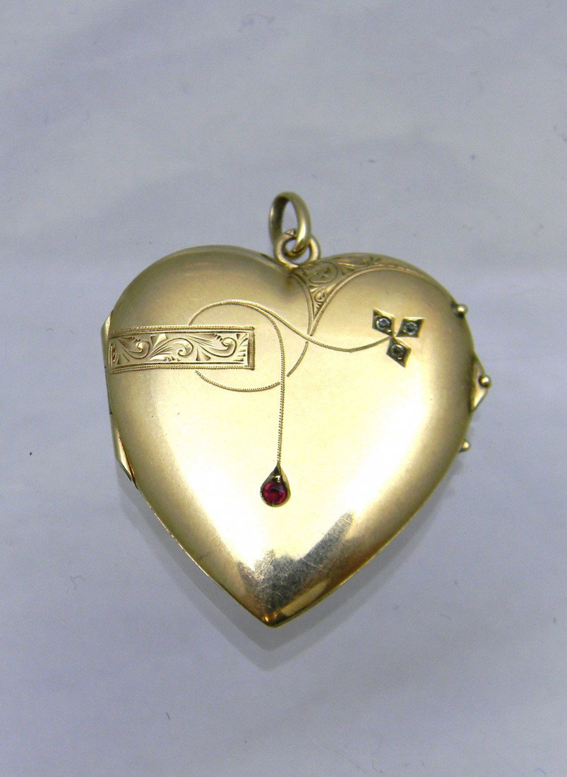 Lady's 14k Gold Art Nouveau Heart Shaped Locket 4: Lady's 14k Gold Art Nouveau Heart Shaped Locket 4 dwt