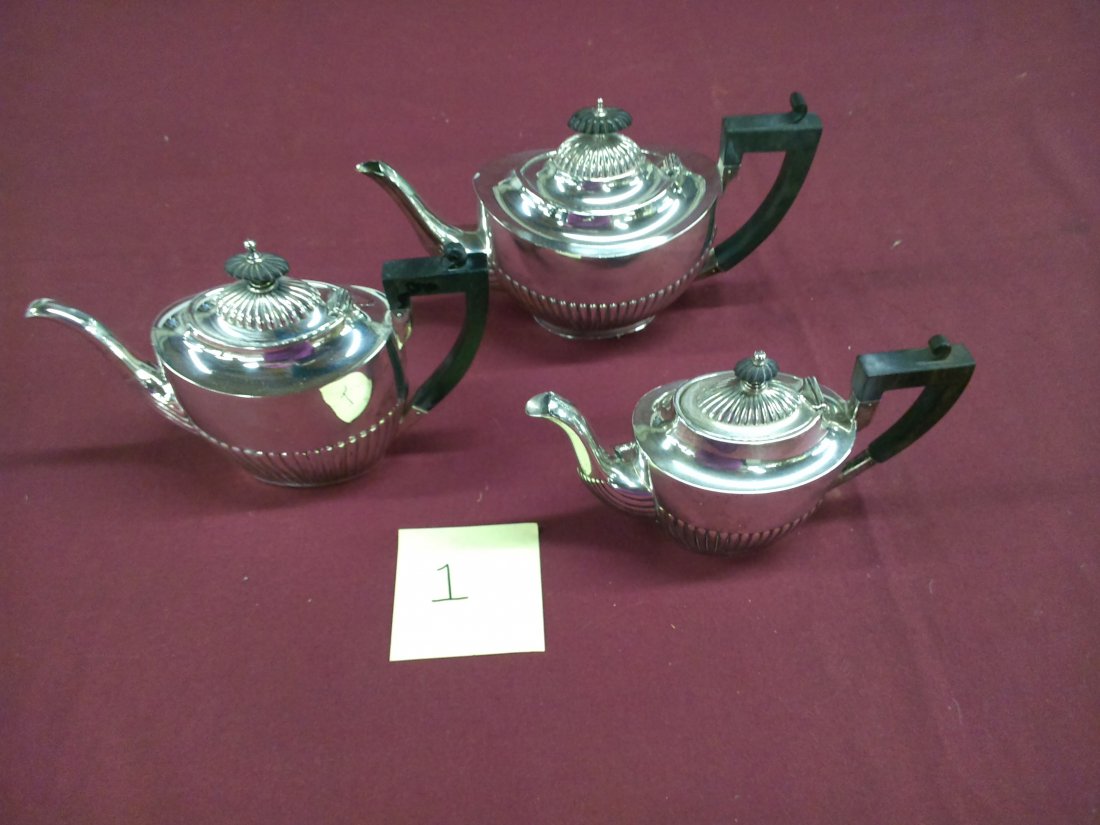 3 Graduated Sterling Silver Tea Pots: Tea pots w/ ebony handles & finial 1.5 pint, 1 pint -- 35.55ozt total