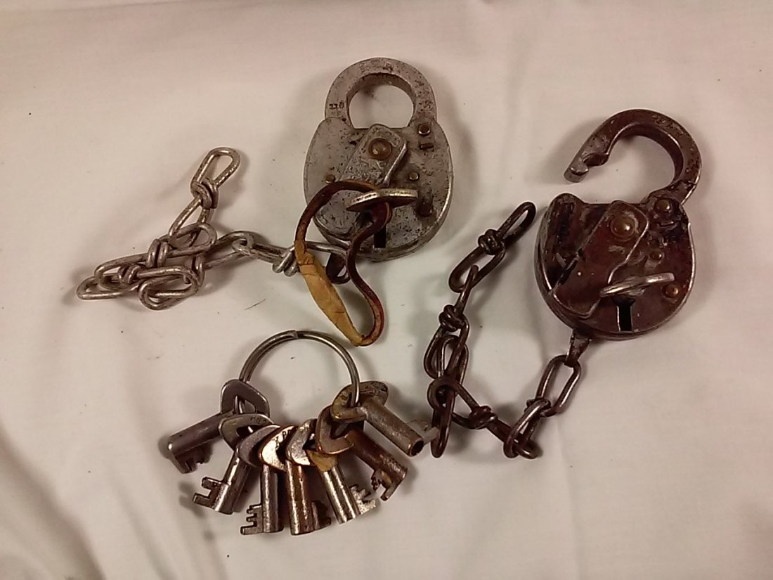2 PRR Pennsylvania Railroad Locks w Keys & Chains: 3 1/2"H x 2 1/2"W, marked "PRR", one is dated "1962", includes a ring of extra PRR keys