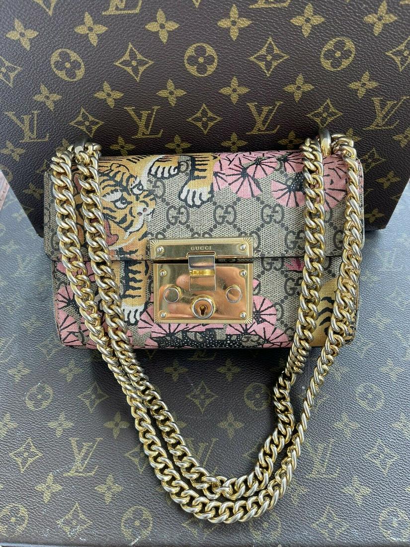 Pre-Owned Gucci Gg Supreme Bengal Tiger Small Padlock: Pre-Owned Gucci Gg Supreme Bengal Tiger Small Padlock Shoulder Crossbody Bag Pre-owned: An item that has been used or worn previously. See the consignor's listing for full details and description of a