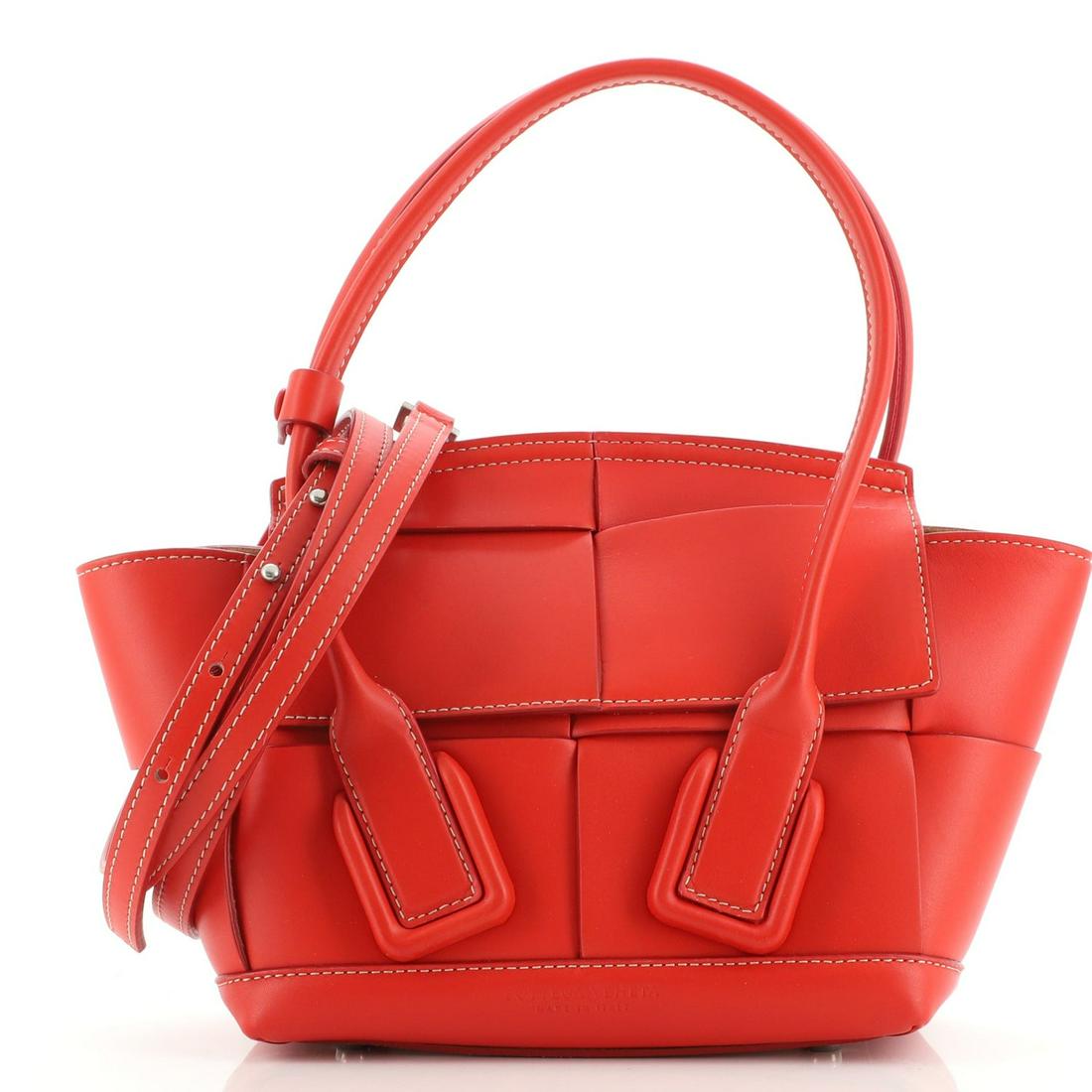 Bottega Veneta Arco Bag Maxi Intrecciato Leather Mini: Bottega Veneta Arco Bag Maxi Intrecciato Leather Mini CLAIR CODE: HB.BV.ARHB.MXI.MI Item No: 118037/283 Brand Code: B08700855M SIZE AND FIT: 7"W x 5.5"H x 3.5"D, 6" handle drop, 20-26" strap drop Exte