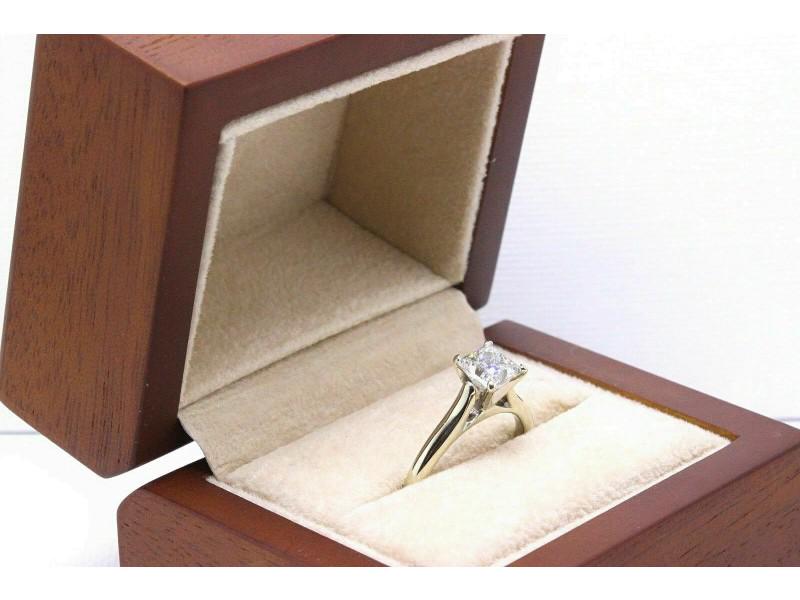 Leo Princess Diamond Engagement Ring 1.00 Ct G SI2 14k White Gold $8,600 Retail: Leo Princess Diamond Engagement Ring 1.00 Ct G SI2 14k White Gold $8,600 Retail Product Code: 174236549166-E Condition: Pre-Owned Metal: White Gold Stone: Diamond Model: 174236549166-E Details: