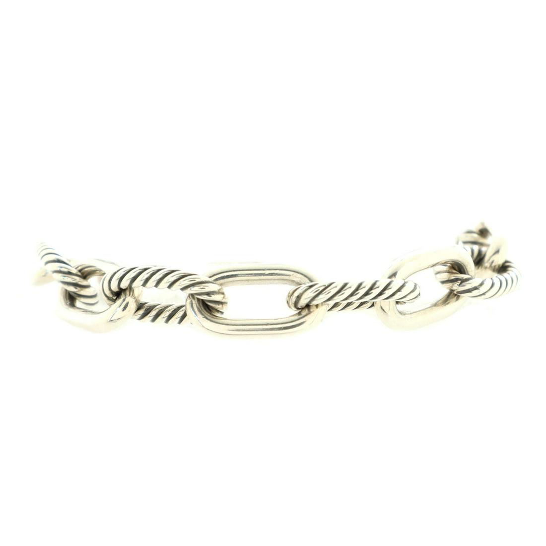 David Yurman Madison Chain Link Bracelet Sterling Silver Medium: David Yurman Madison Chain Link Bracelet Sterling Silver Medium Exterior Color: Silver Collateral: Dust bag Material: Sterling Silver RBJ no: BT.DYU.MAOT.SILV.ME Item No: 161216/1 SIZE A