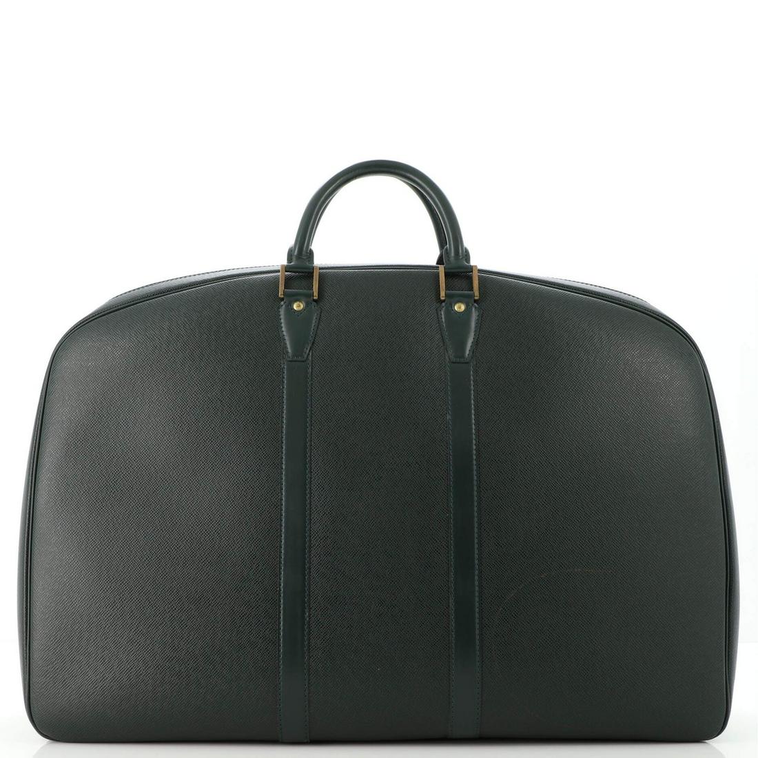 Louis Vuitton Helanga Bag Taiga Leather 1 Poche: Louis Vuitton Helanga Bag Taiga Leather 1 Poche Exterior Color: Green Interior Color: Gray Exterior Material: Leather Interior Material: Microfiber Hardware Color: Gold Accessories: Garment Bag, H
