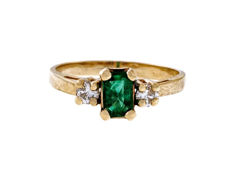 14k Yellow Gold 0.50ct Emerald Cut Genuine Emerald and 0.10ctw Diamond Ring Size 7.5: 14k Yellow Gold 0.50ct Emerald Cut Genuine Emerald and 0.10ctw Diamond Ring Size 7.5 Product Code: 382-354-2316-01C9A Condition: Pre-Owned Metal: Yellow Gold Stone: Emerald & Diamond Size and Fit: Rin