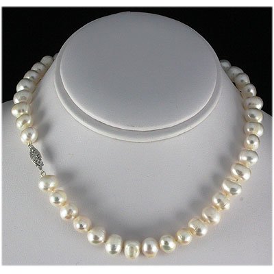 258.58ctw Freshwater Pearl Necklace w/ 14KWG Clasp: 258.58ctw Freshwater Pearl Necklace w/ 14KWG Clasp **|**|** Handknotted White Fresh Water Pearl Necklace 16" long. Silk/Nylon thread with 14K White Gold Clasp closure. ; MSRP: $400