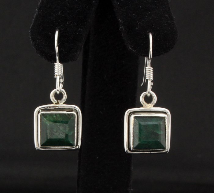 Sterling Silver 24.50ctw Emerald Beryl Earring: Sterling Silver 24.50ctw Emerald Beryl Earring **|**|** Petite Handmade Silver Earring with Natural Square Shape Emerald Gemstone size: 9.30x9.30mm; color: Green; Stone Family: Beryl ; MSRP: $300